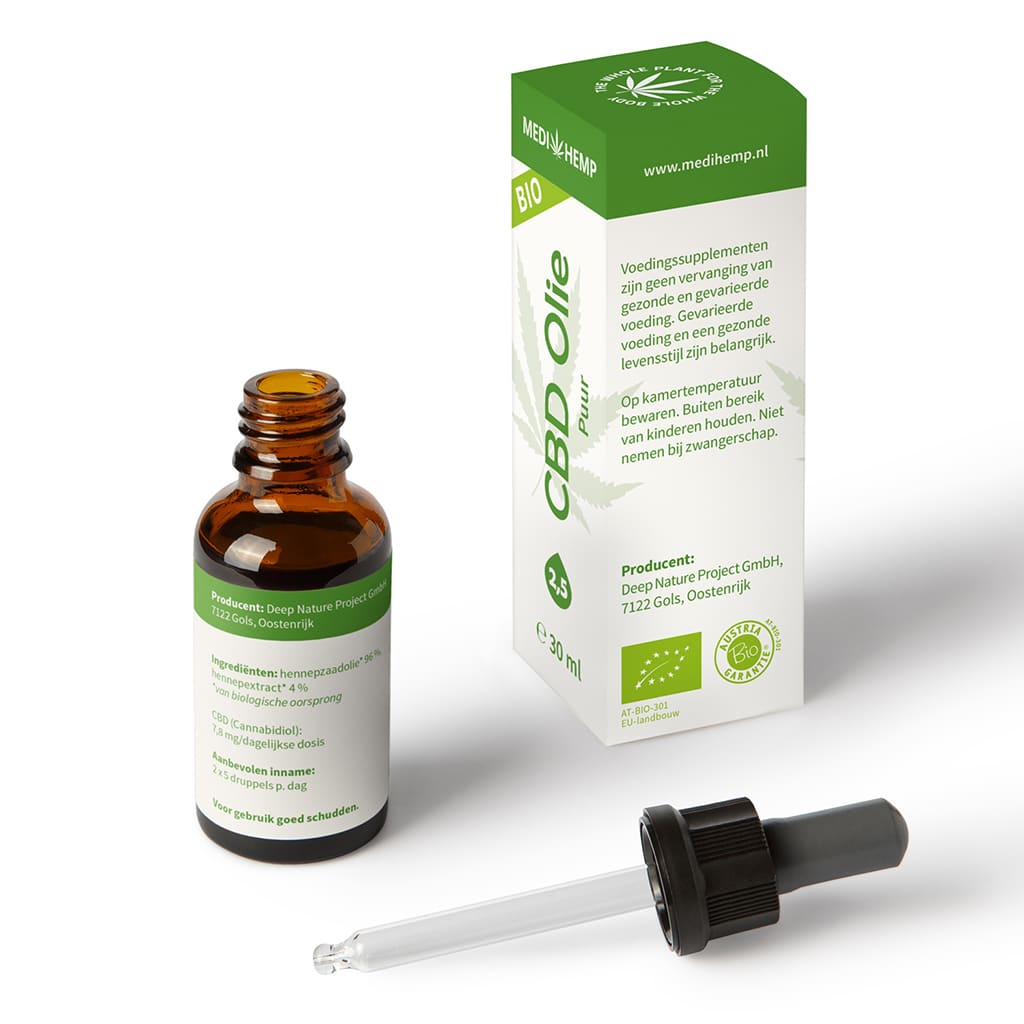 A bottle of Medihemp CBD Oil Pure 2,5% (30ml) sitting next to a bottle of Medihemp CBD Oil Pure 2,5% (30ml).